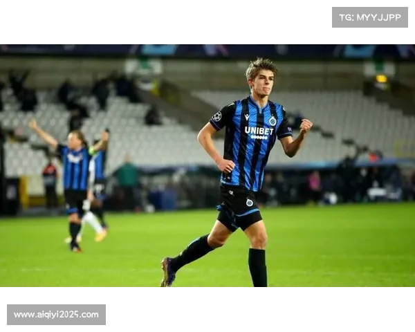 德凯特拉雷低射破门后滑跪庆祝，点燃贝加莫球场